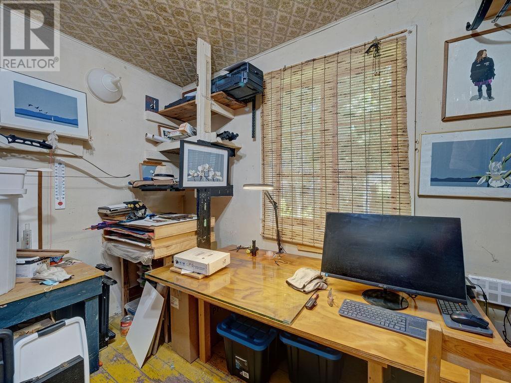 947 North Road, Gibsons, British Columbia  V0N 1V7 - Photo 17 - R3014838