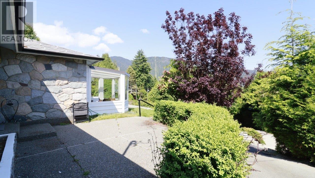 567 St. Giles Road, West Vancouver, British Columbia  V7S 1L7 - Photo 5 - R3014859