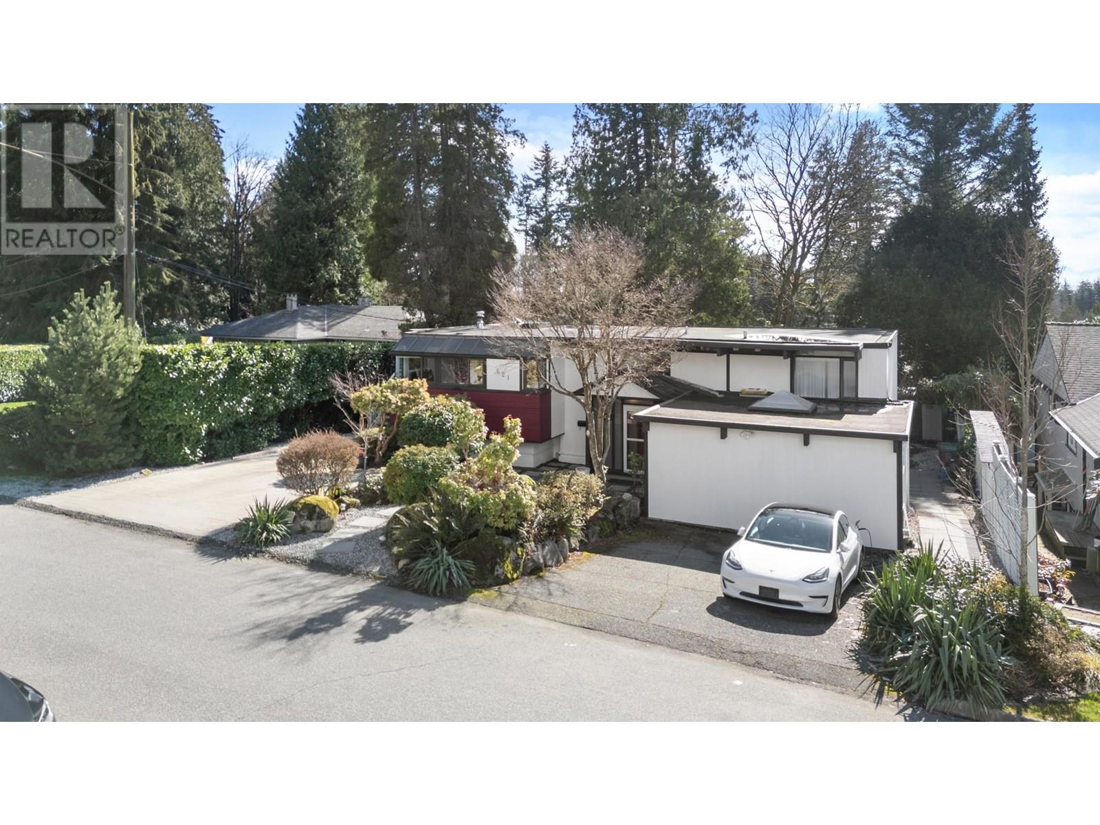 621 THE DEL, North Vancouver, British Columbia