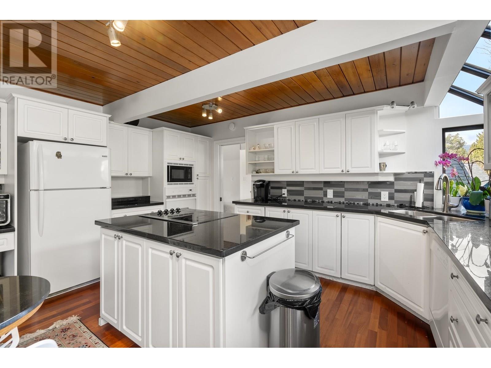 621 The Del, North Vancouver, British Columbia  V7N 2X9 - Photo 12 - R3014864