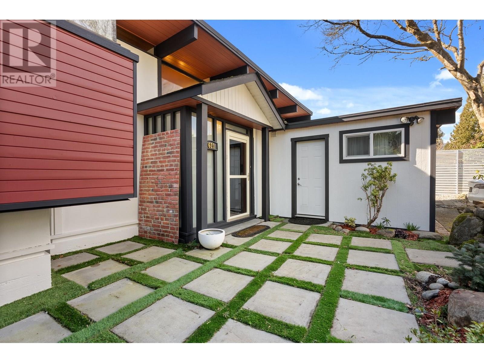 621 The Del, North Vancouver, British Columbia  V7N 2X9 - Photo 3 - R3014864