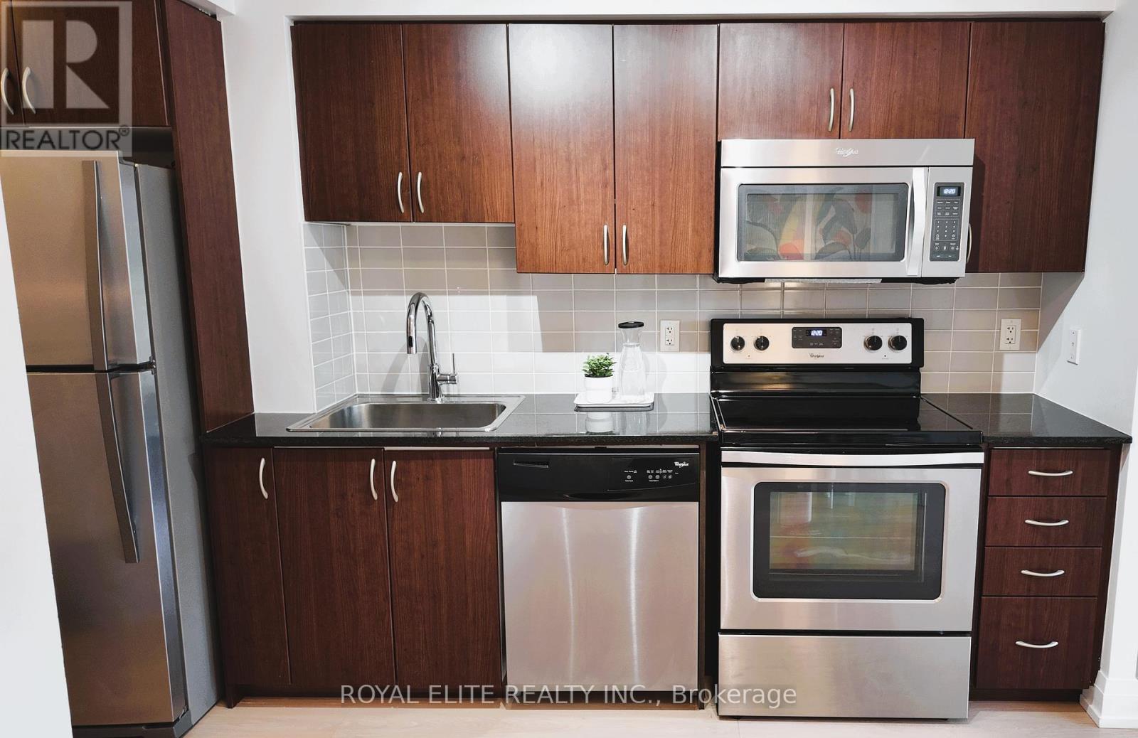 325 - 370 Hwy 7 E, Richmond Hill (Doncrest), Ontario  L4B 0C4 - Photo 6 - N12216432