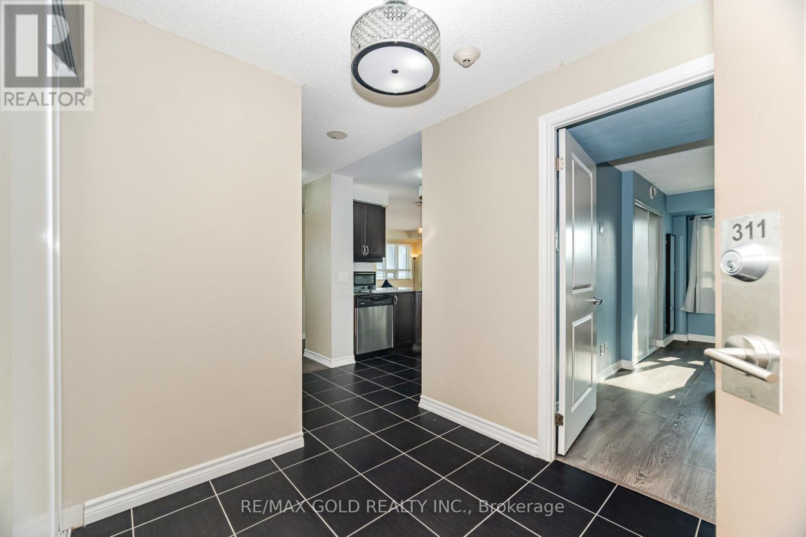311 - 7730 Kipling Avenue, Vaughan, Ontario  L4L 1Y9 - Photo 5 - N12205154