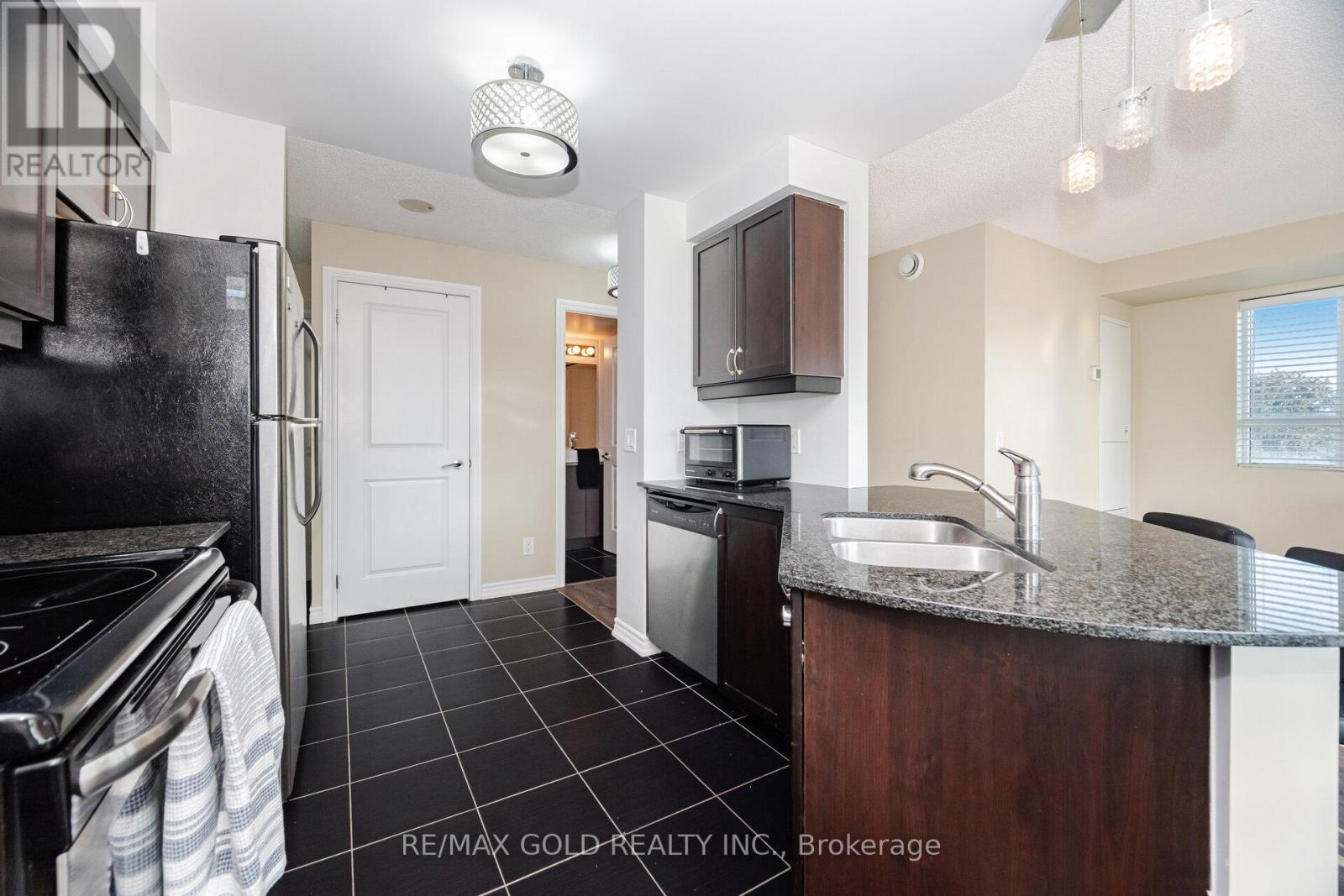311 - 7730 Kipling Avenue, Vaughan, Ontario  L4L 1Y9 - Photo 7 - N12205154