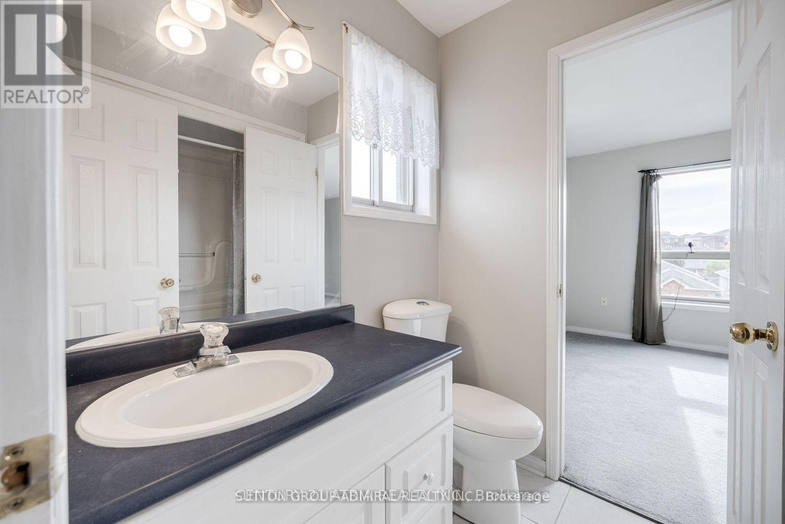132 Brown Wood Drive, Barrie (Little Lake), Ontario  L4M 6M8 - Photo 21 - S12215982