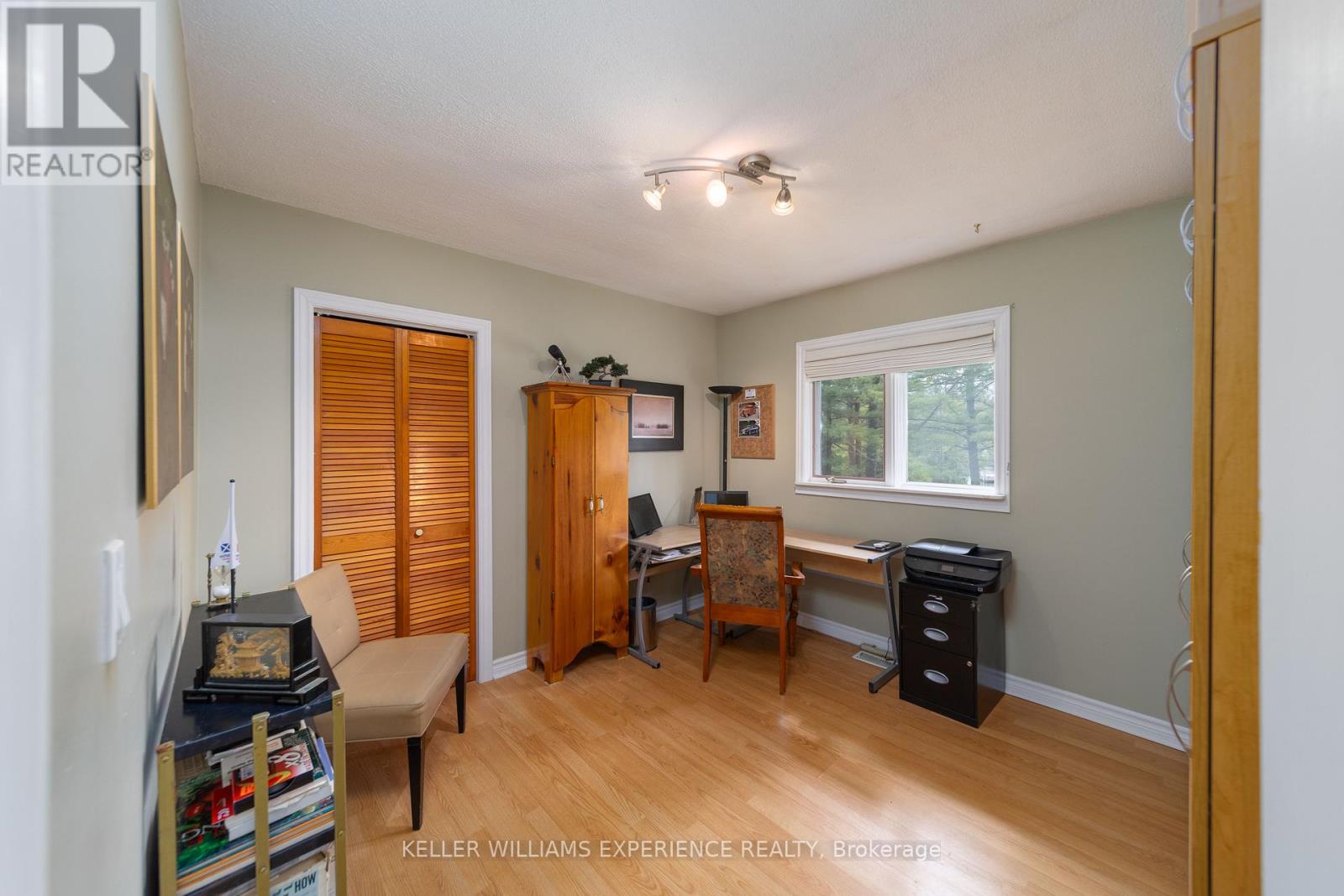 1936 Peninsula Point Road, Severn, Ontario  P0E 1N0 - Photo 12 - S12216207