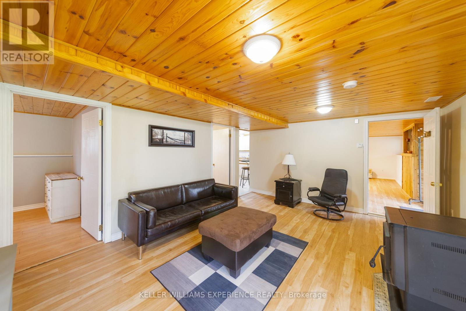 1936 Peninsula Point Road, Severn, Ontario  P0E 1N0 - Photo 35 - S12216207