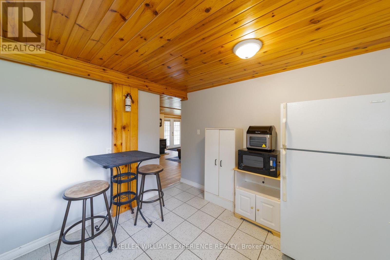 1936 Peninsula Point Road, Severn, Ontario  P0E 1N0 - Photo 31 - S12216207