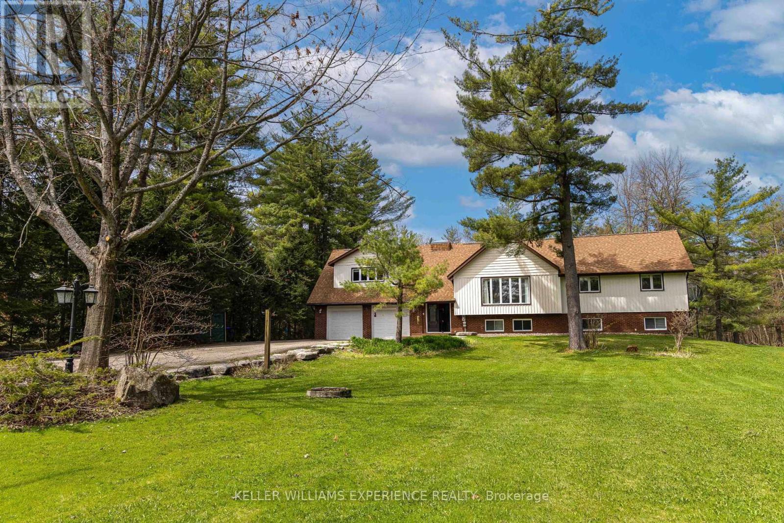 1936 Peninsula Point Road, Severn, Ontario  P0E 1N0 - Photo 2 - S12216207