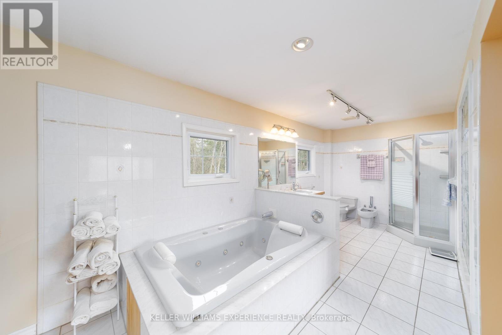 1936 Peninsula Point Road, Severn, Ontario  P0E 1N0 - Photo 27 - S12216207