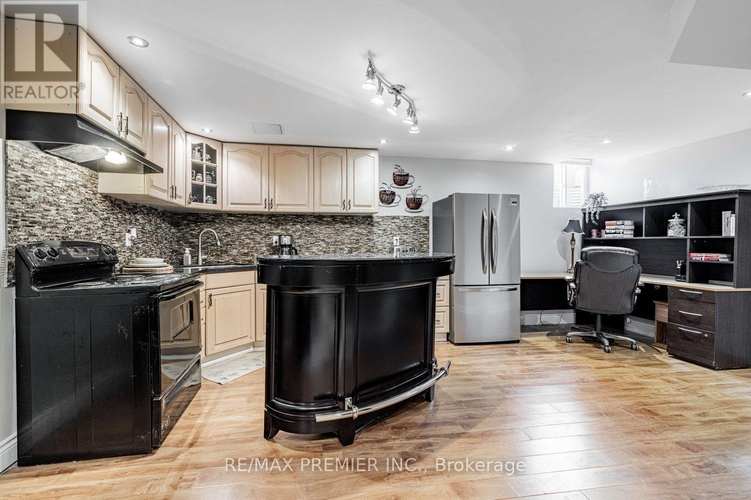 118 Tunbridge Road, Barrie, Ontario  L4M 6T1 - Photo 20 - S12216280