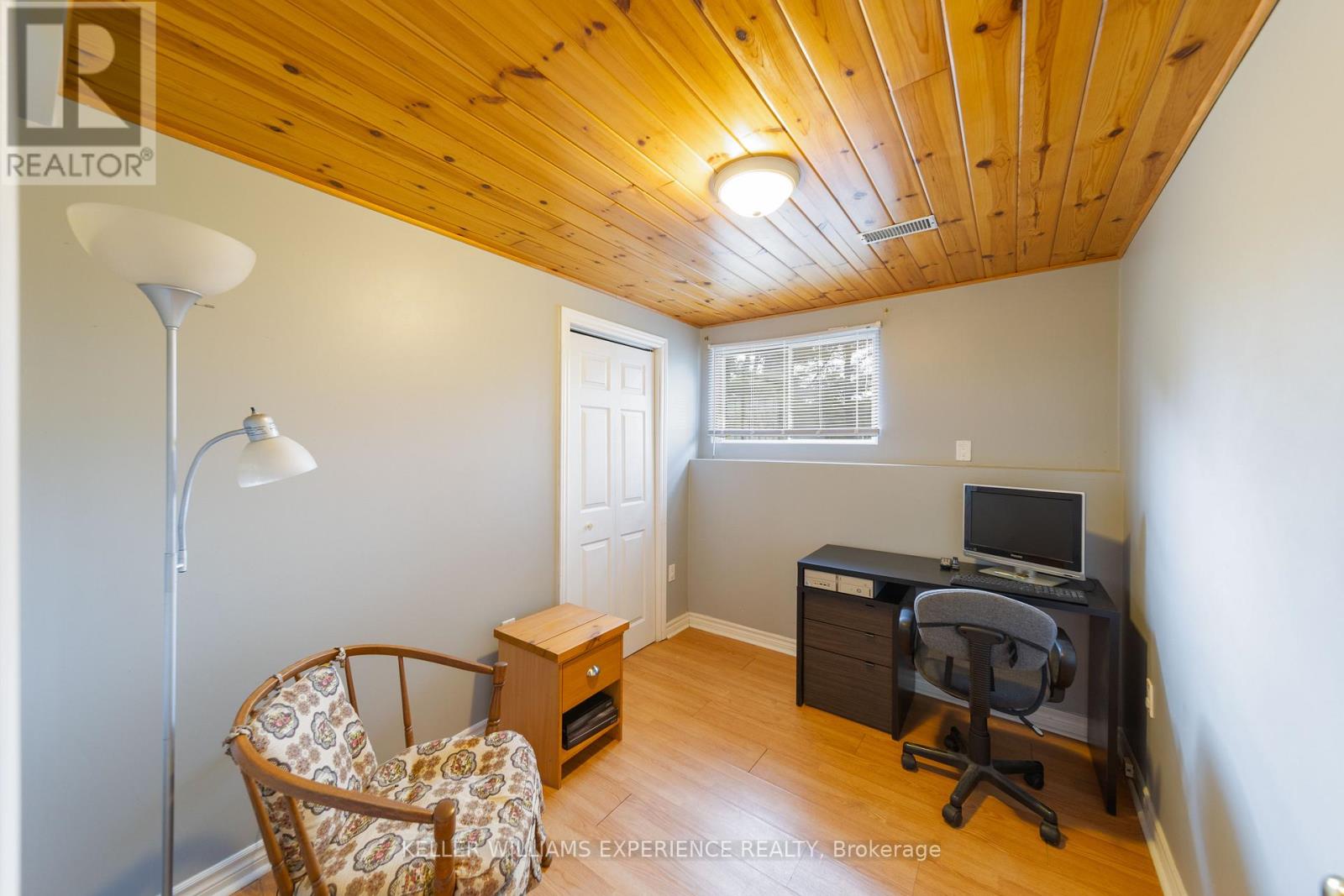 1936 Peninsula Point Road, Severn, Ontario  P0E 1N0 - Photo 32 - S12216207