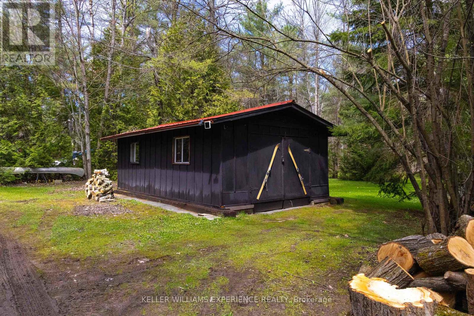 1936 Peninsula Point Road, Severn, Ontario  P0E 1N0 - Photo 41 - S12216207