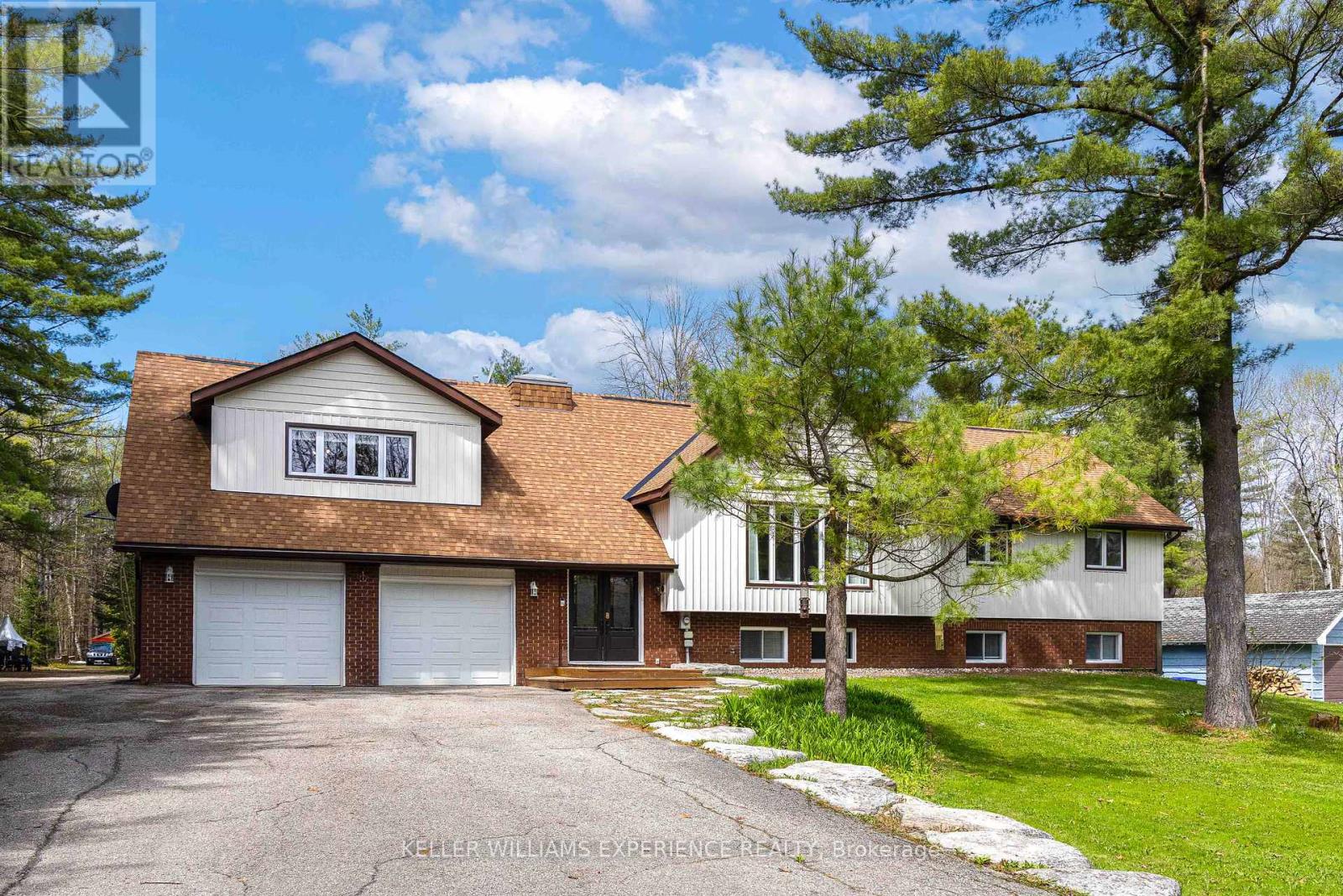 1936 Peninsula Point Road, Severn, Ontario  P0E 1N0 - Photo 3 - S12216207
