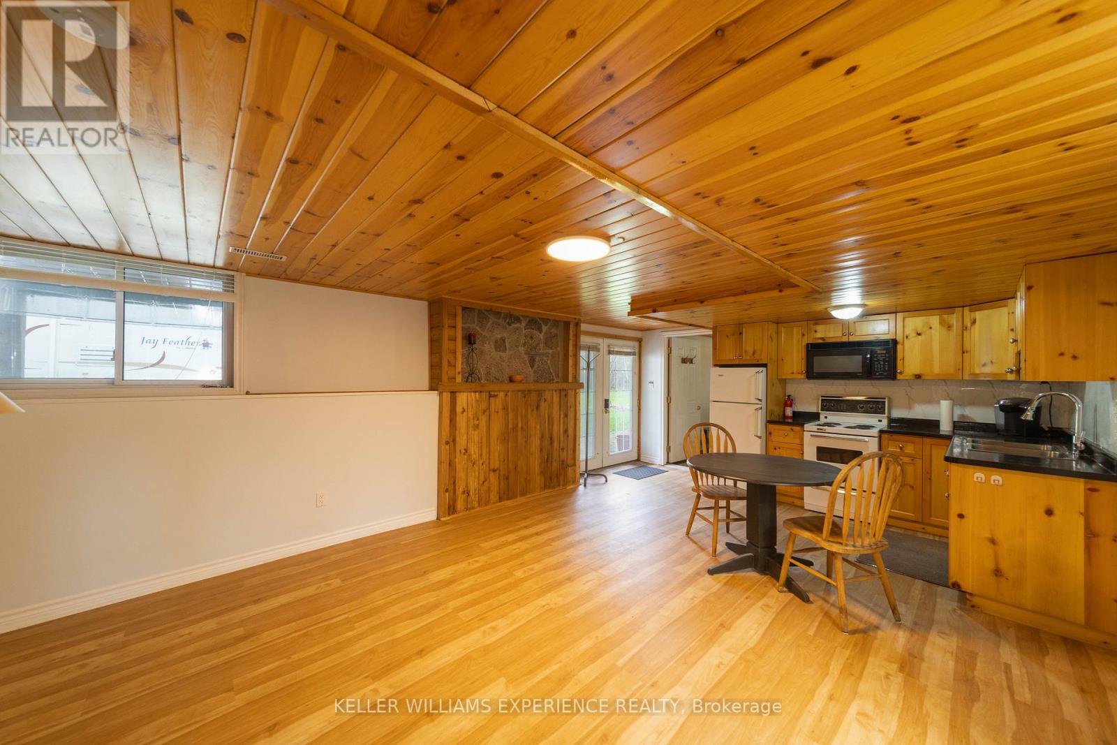 1936 Peninsula Point Road, Severn, Ontario  P0E 1N0 - Photo 22 - S12216207