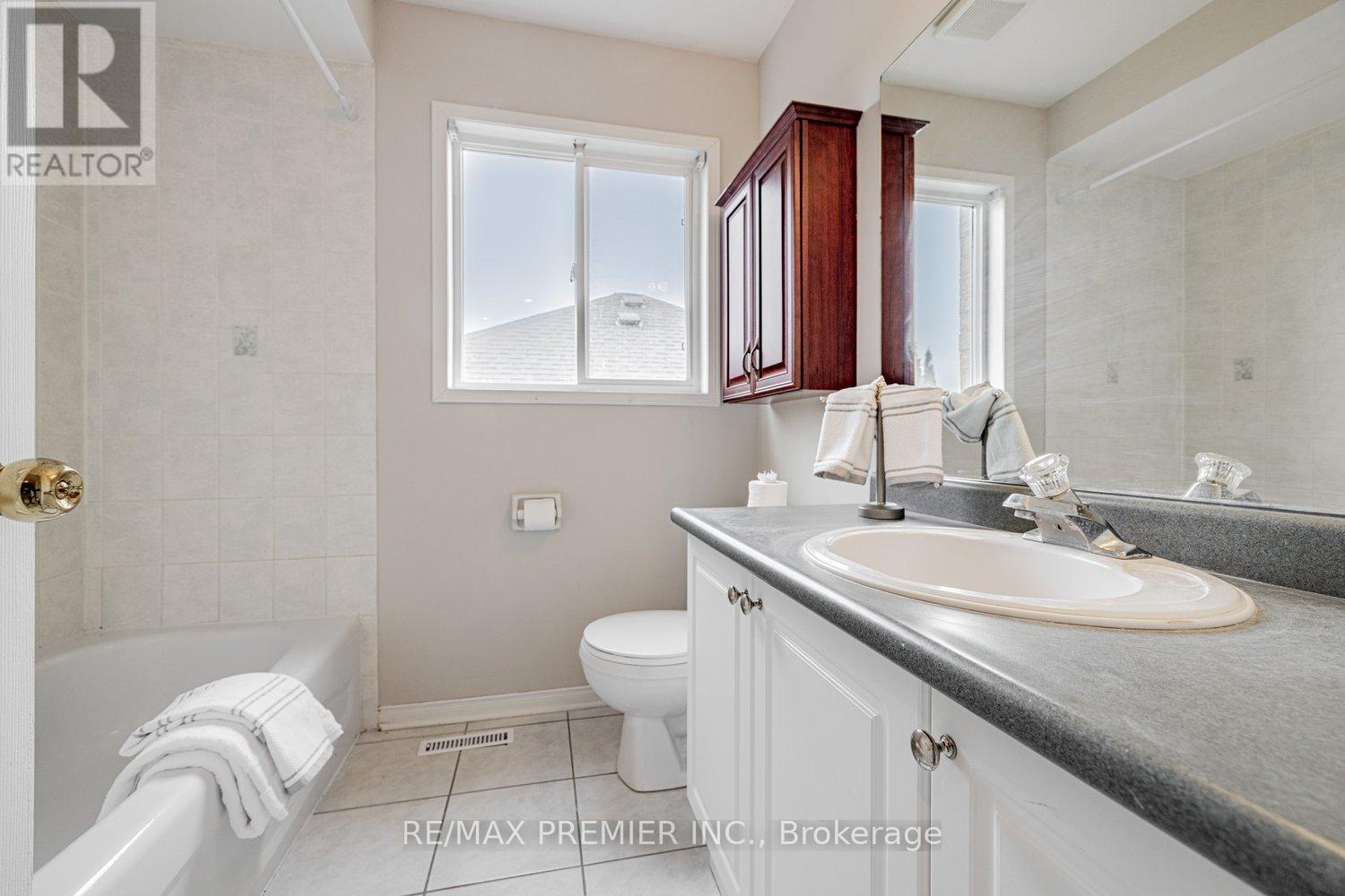 118 Tunbridge Road, Barrie, Ontario  L4M 6T1 - Photo 17 - S12216280