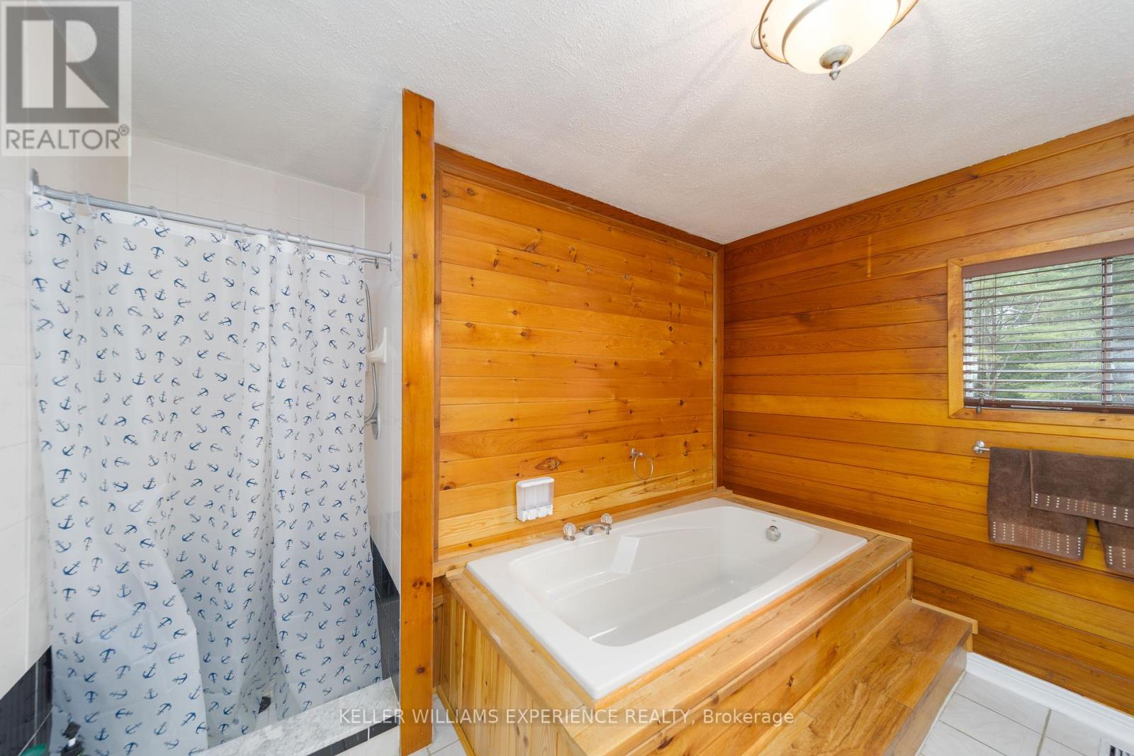 1936 Peninsula Point Road, Severn, Ontario  P0E 1N0 - Photo 15 - S12216207