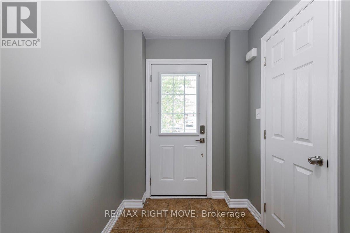 62 Michelle Drive, Orillia, Ontario  L3V 1J5 - Photo 2 - S12216437
