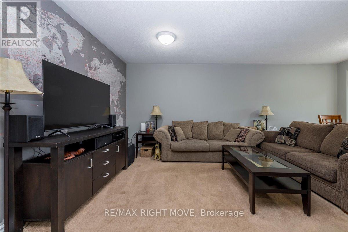 62 Michelle Drive, Orillia, Ontario  L3V 1J5 - Photo 5 - S12216437