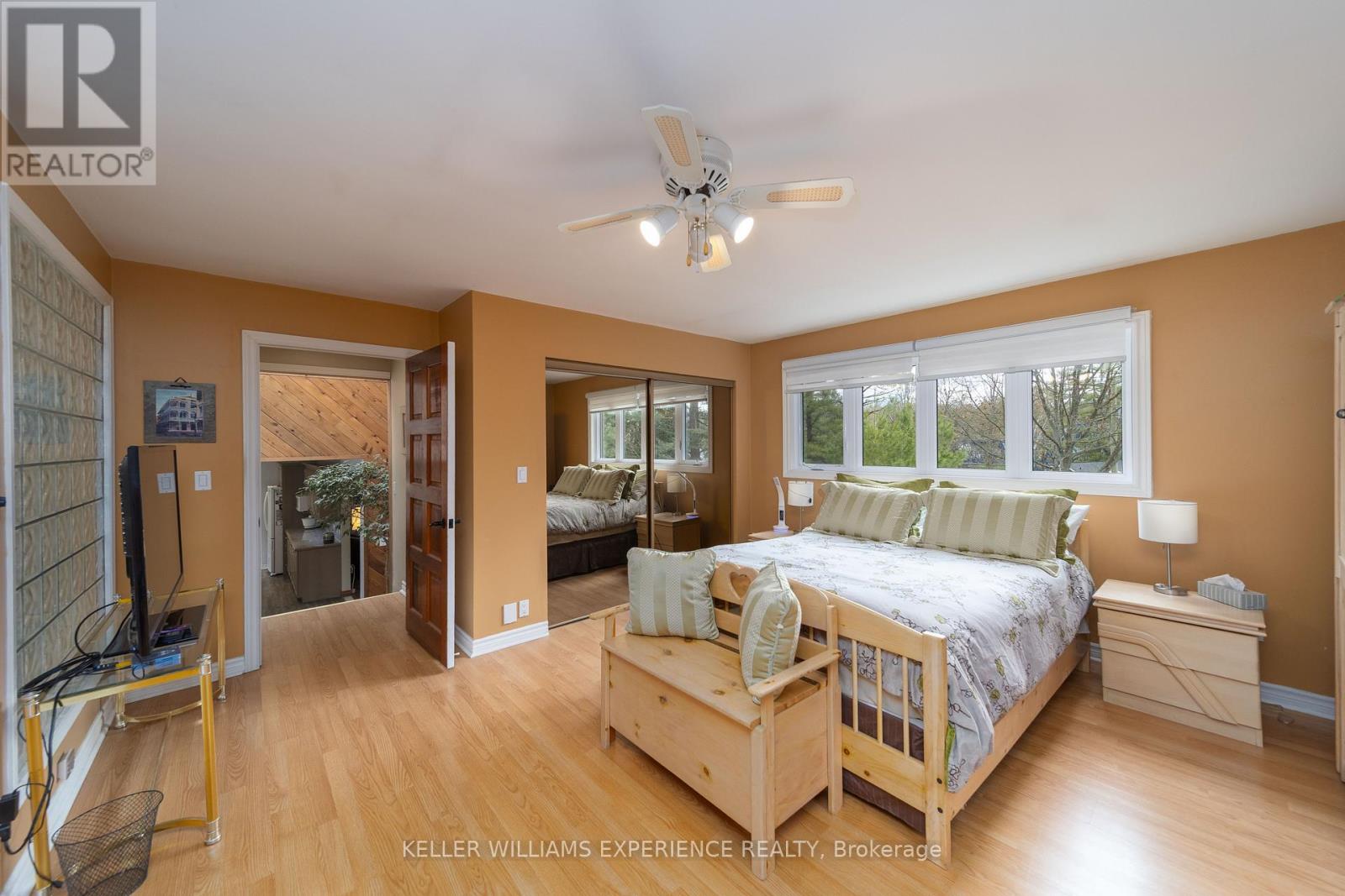 1936 Peninsula Point Road, Severn, Ontario  P0E 1N0 - Photo 23 - S12216207