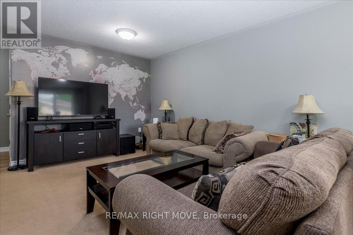62 Michelle Drive, Orillia, Ontario  L3V 1J5 - Photo 4 - S12216437
