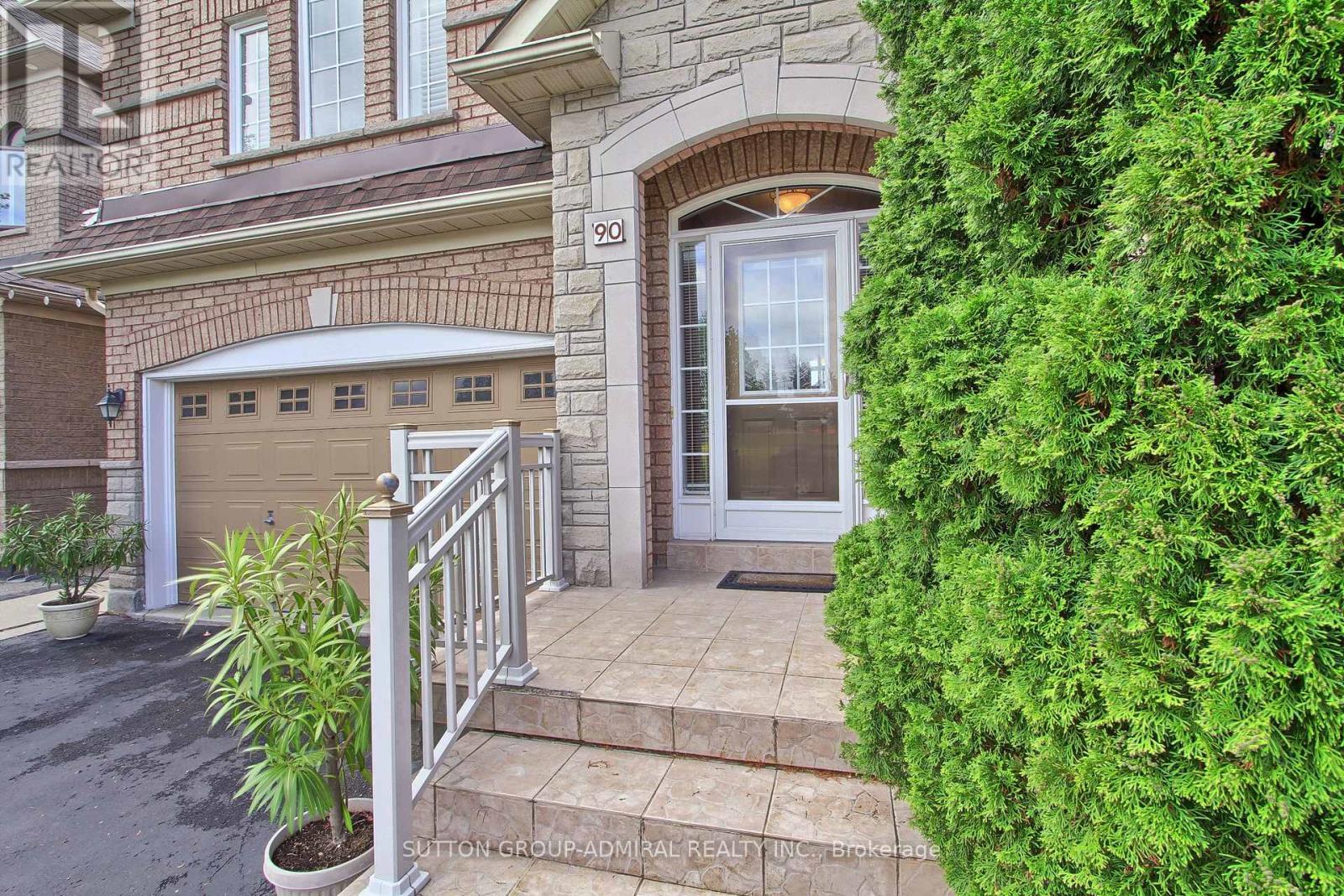 146 Village Gate Drive, Wasaga Beach, Ontario  L9Z 0J7 - Photo 3 - S12216442