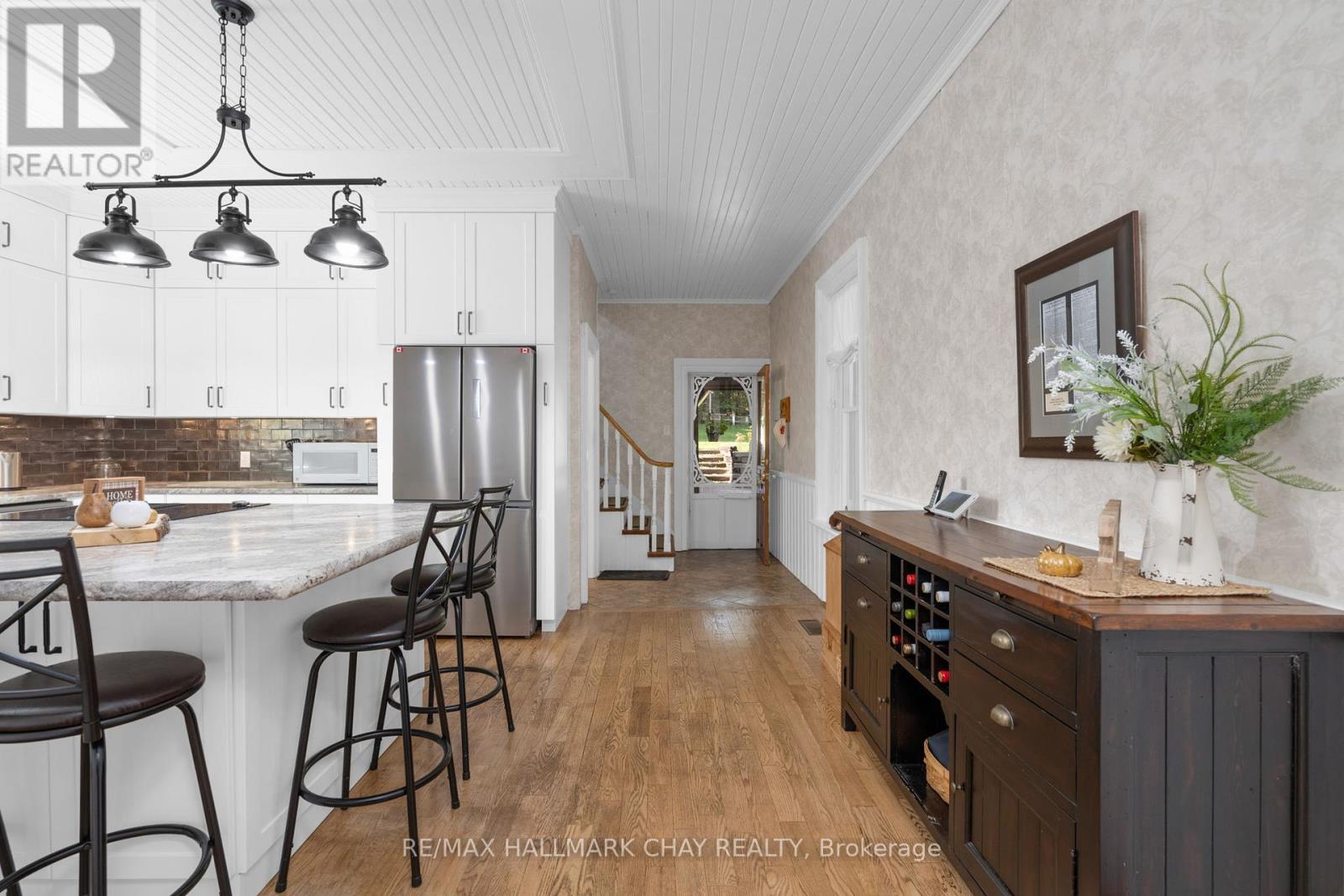 4950 Penetanguishene Road, Springwater, Ontario  L0L 1V0 - Photo 12 - S12216465
