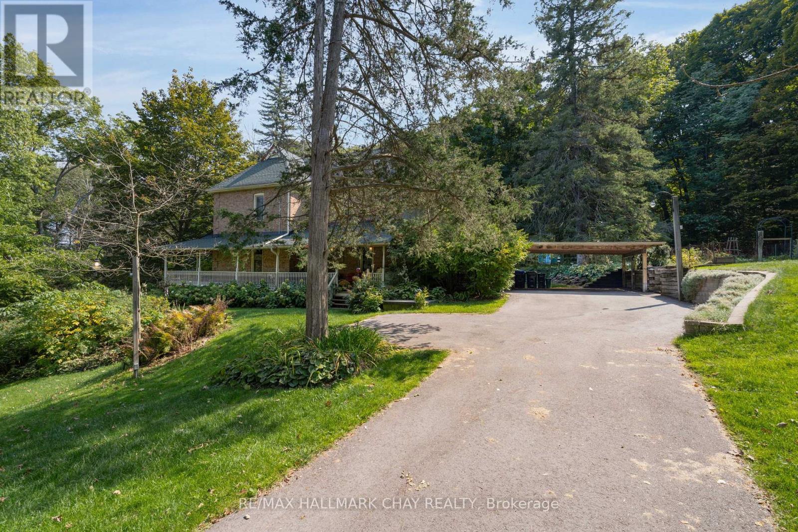 4950 Penetanguishene Road, Springwater, Ontario  L0L 1V0 - Photo 2 - S12216465