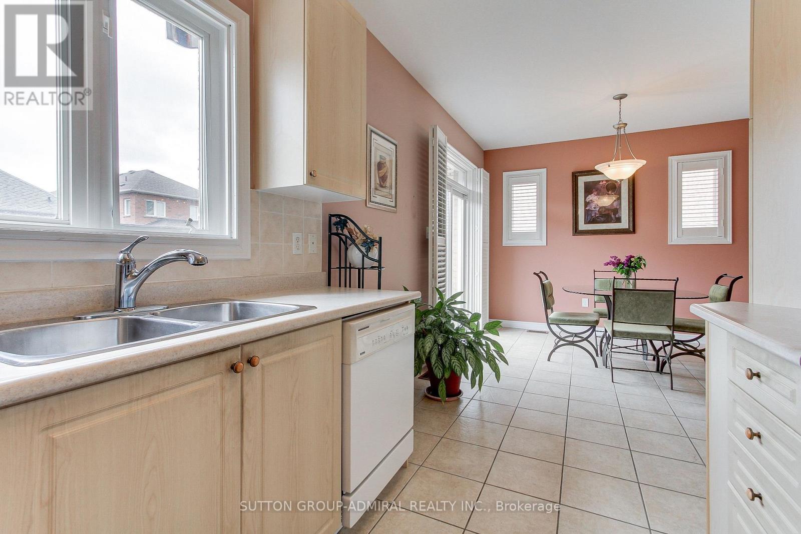 146 Village Gate Drive, Wasaga Beach, Ontario  L9Z 0J7 - Photo 12 - S12216442