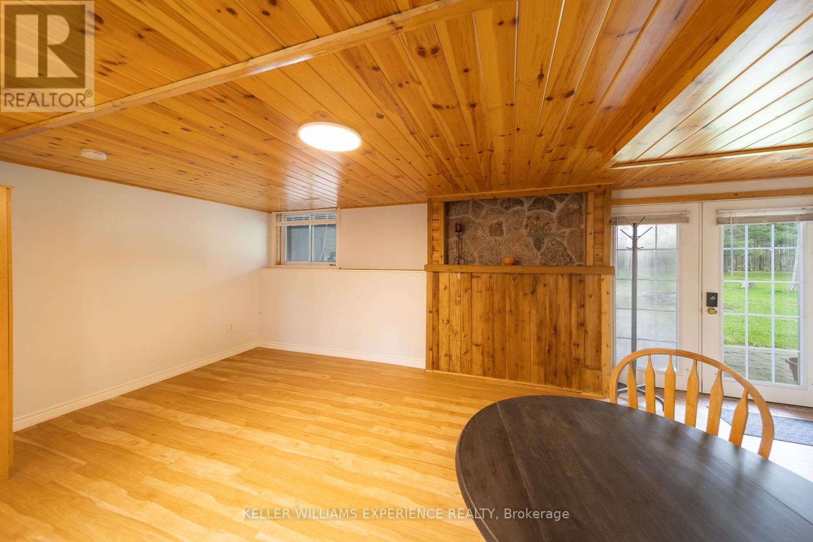 1936 Peninsula Point Road, Severn, Ontario  P0E 1N0 - Photo 8 - S12216207