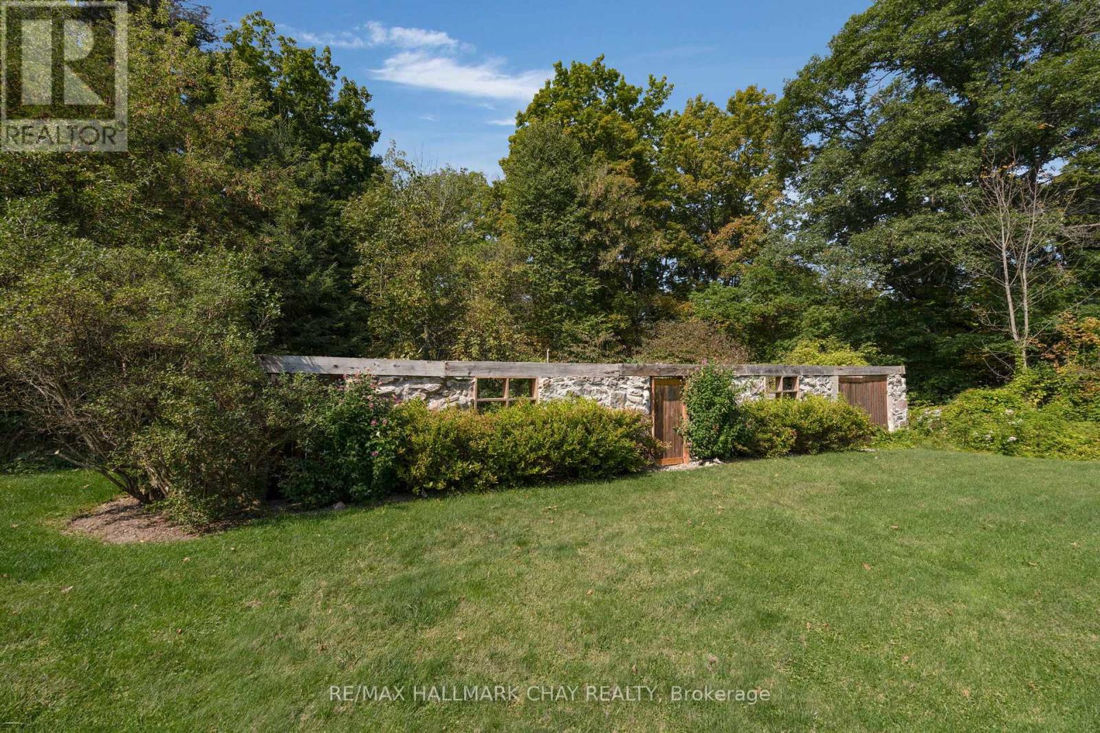 4950 Penetanguishene Road, Springwater, Ontario  L0L 1V0 - Photo 44 - S12216465