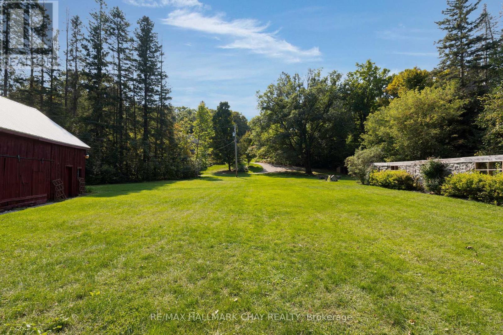 4950 Penetanguishene Road, Springwater, Ontario  L0L 1V0 - Photo 38 - S12216465