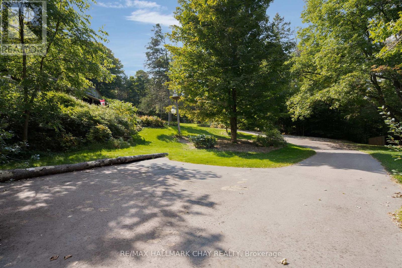 4950 Penetanguishene Road, Springwater, Ontario  L0L 1V0 - Photo 4 - S12216465