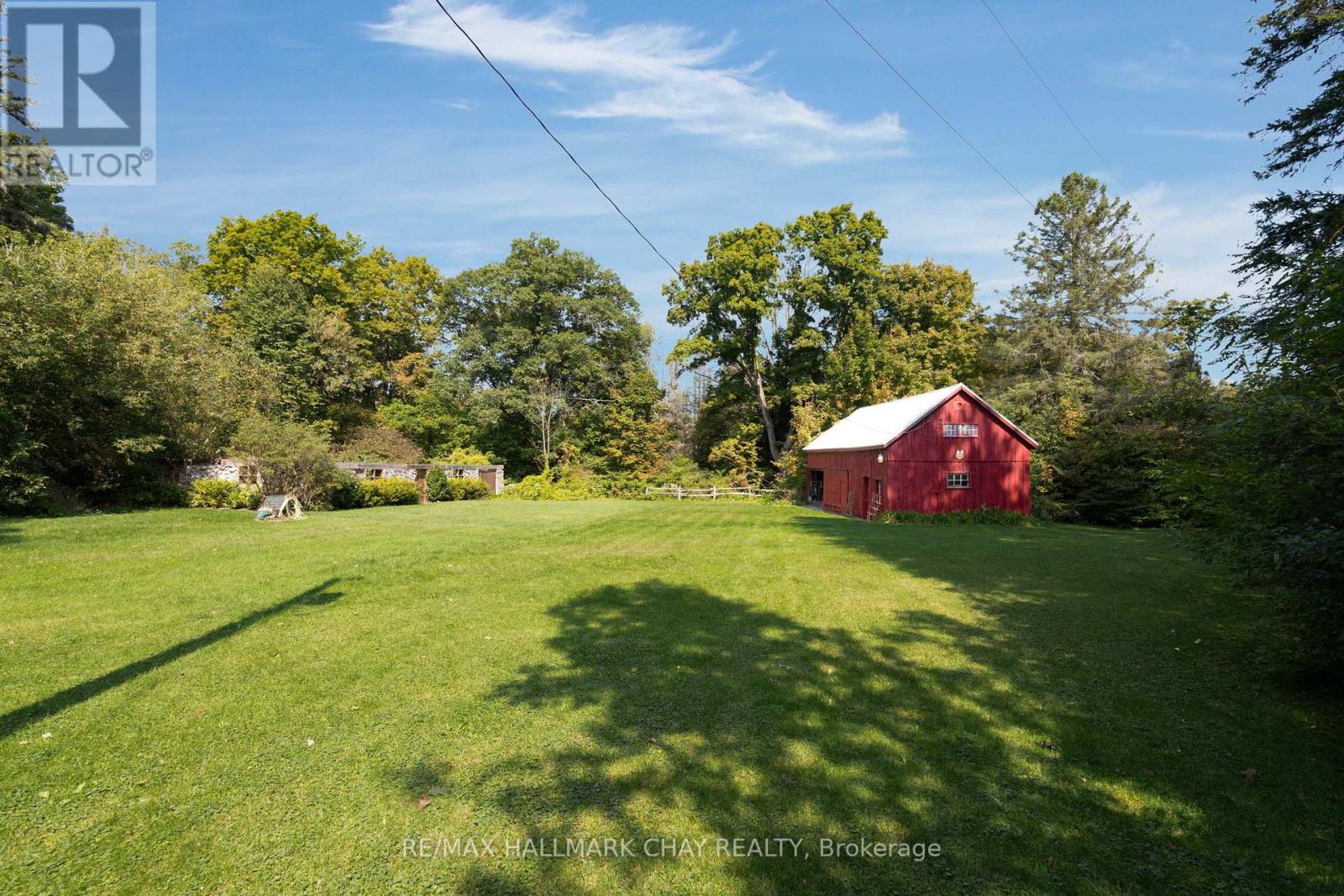 4950 Penetanguishene Road, Springwater, Ontario  L0L 1V0 - Photo 49 - S12216465