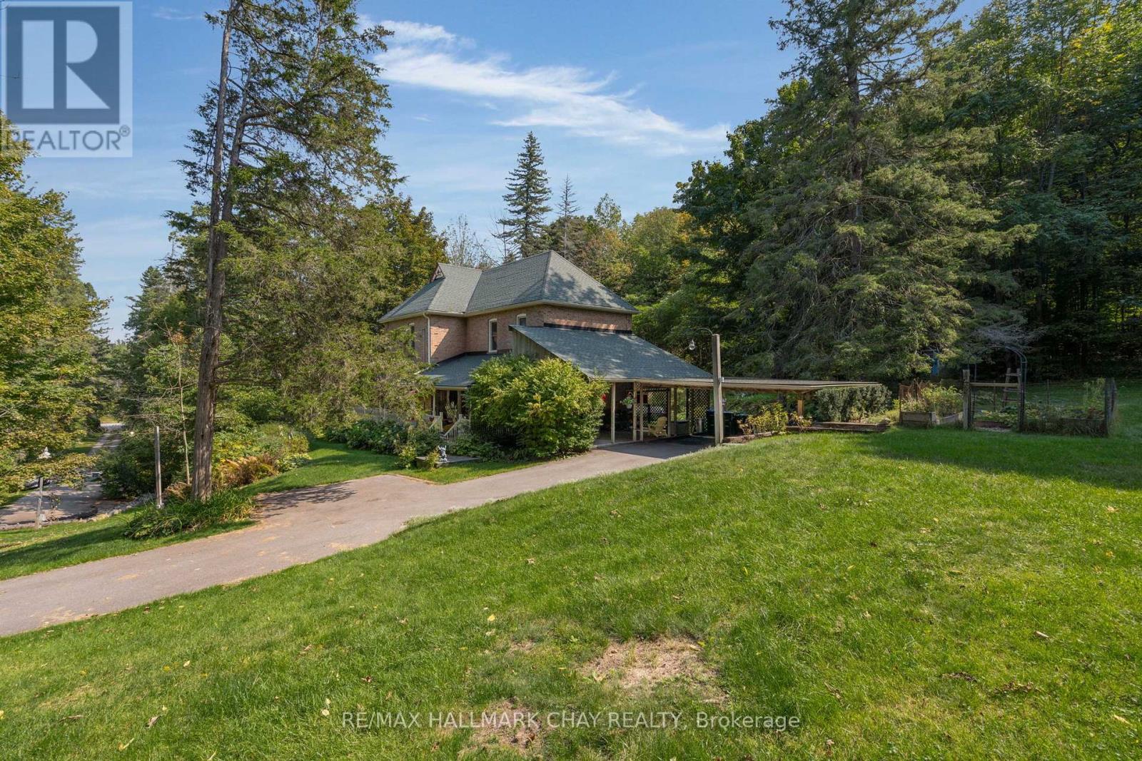 4950 Penetanguishene Road, Springwater, Ontario  L0L 1V0 - Photo 5 - S12216465