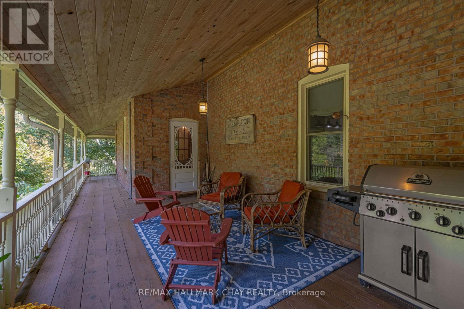 4950 Penetanguishene Road, Springwater, Ontario  L0L 1V0 - Photo 11 - S12216465