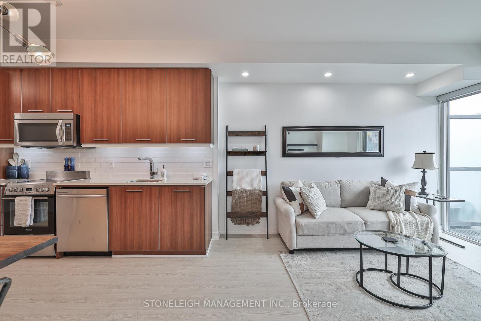 1306 - 105 George Street, Toronto, Ontario  M5S 3E6 - Photo 11 - C12216528
