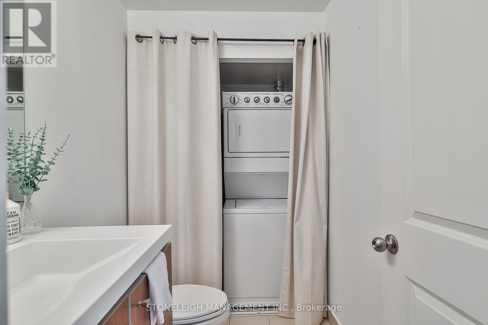 1306 - 105 George Street, Toronto, Ontario  M5S 3E6 - Photo 31 - C12216528