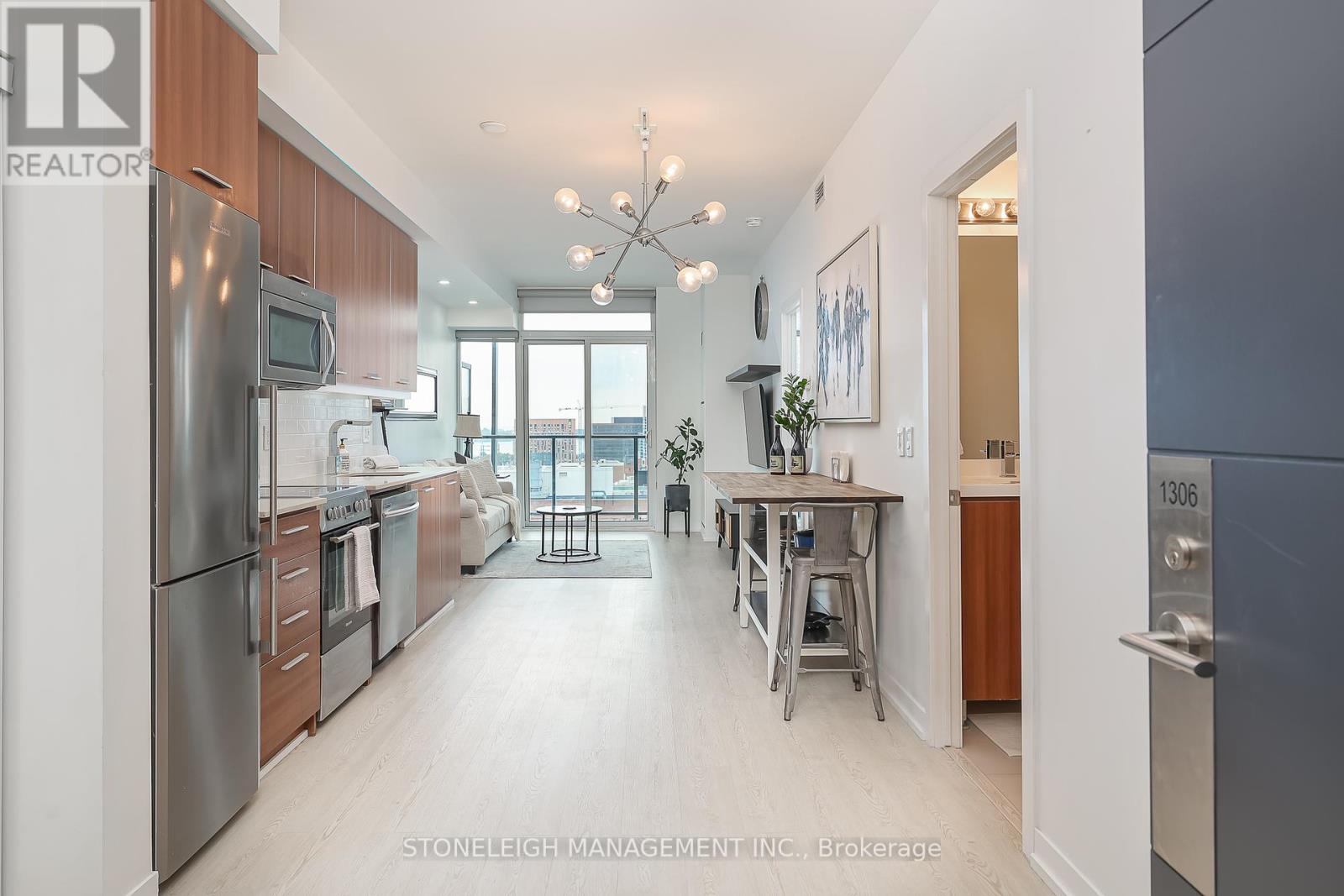 1306 - 105 George Street, Toronto, Ontario  M5S 3E6 - Photo 4 - C12216528