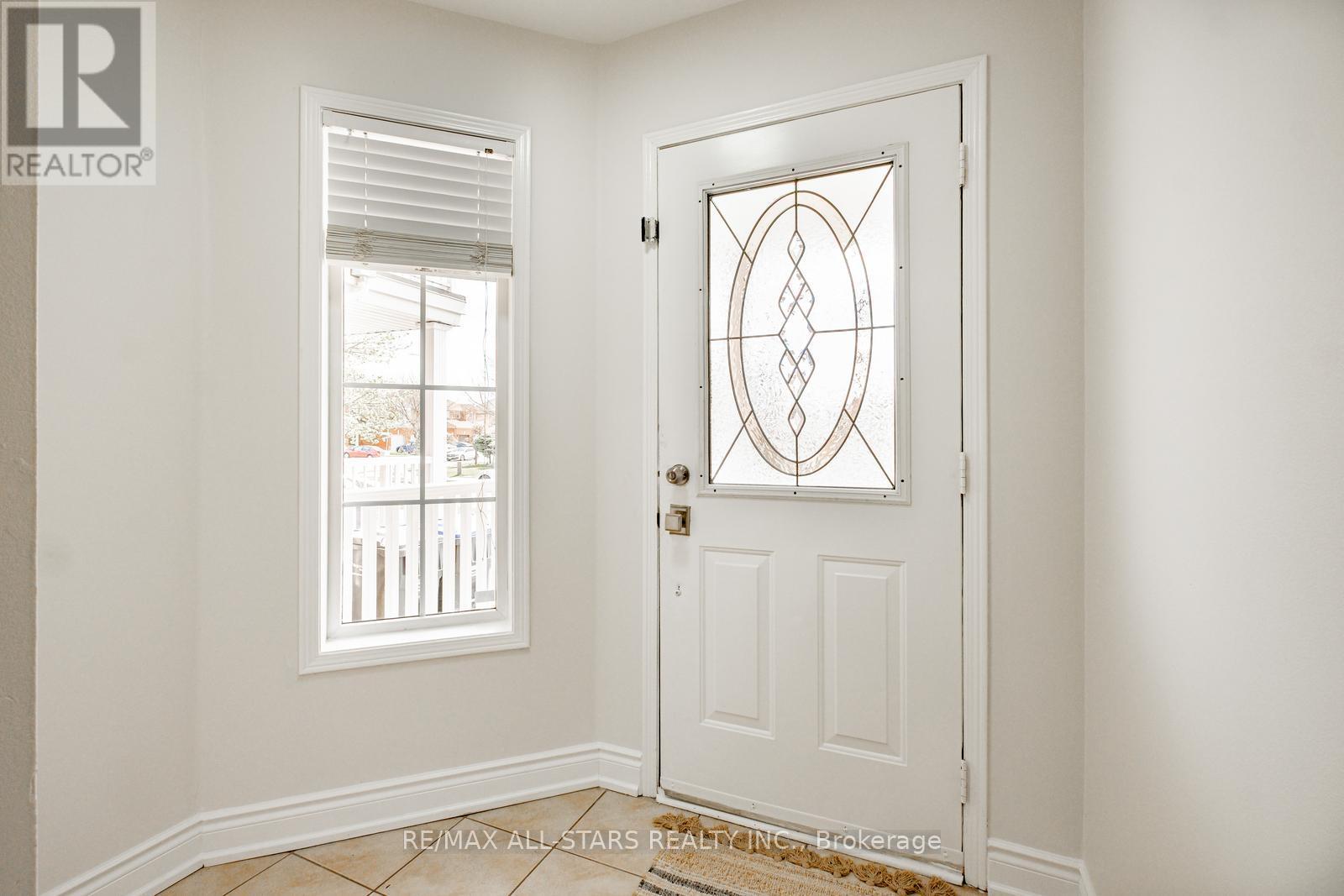 126 Lake Louise Drive, Brampton, Ontario  L6X 4Z8 - Photo 4 - W12117824