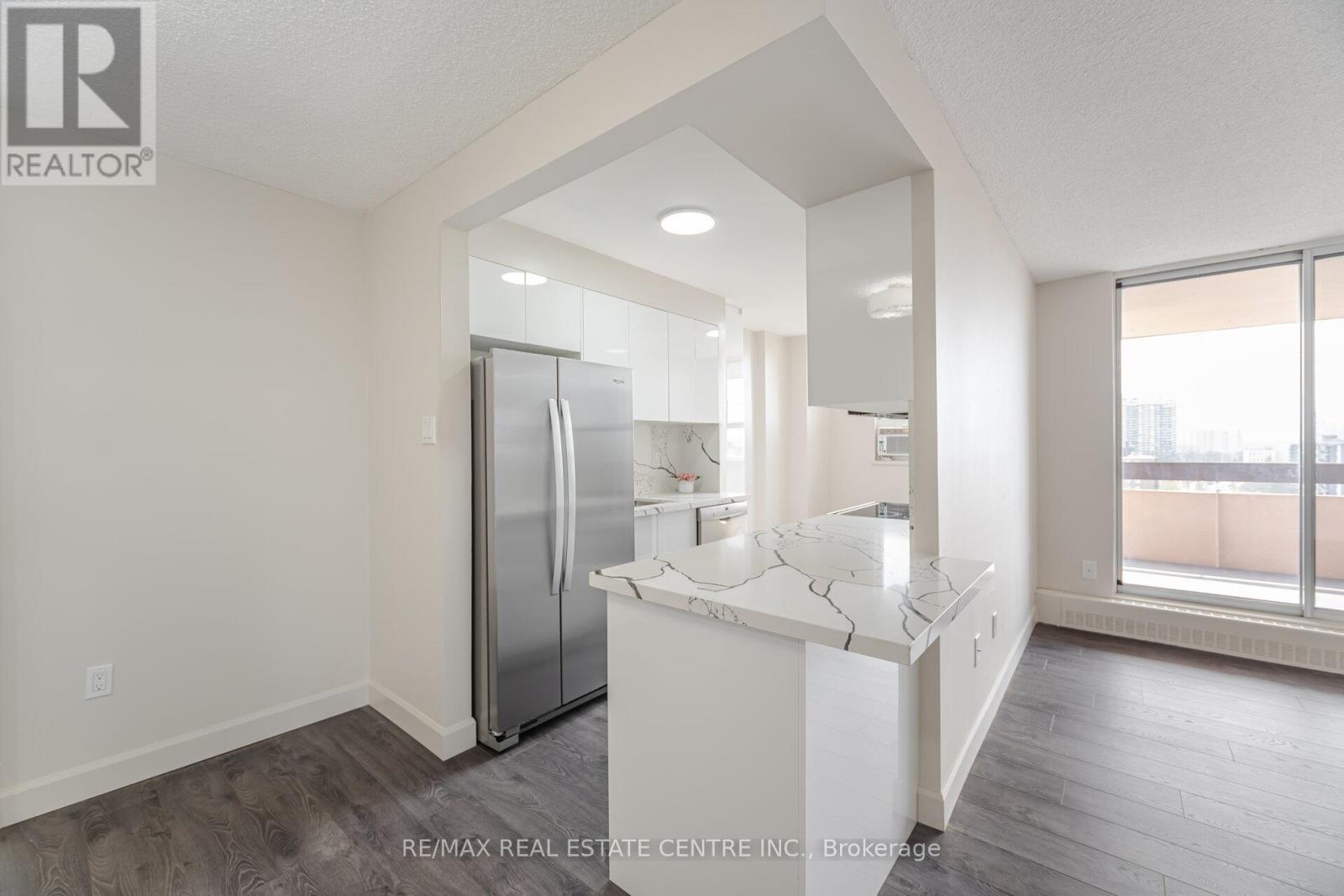 1111 - 1615 Bloor Street, Mississauga, Ontario  L4X 1S2 - Photo 5 - W12106341