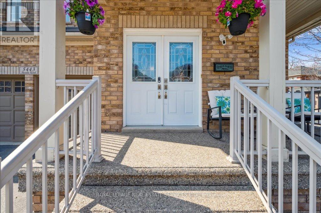 5443 Jacada Road, Burlington, Ontario  L7L 7N3 - Photo 9 - W12106536