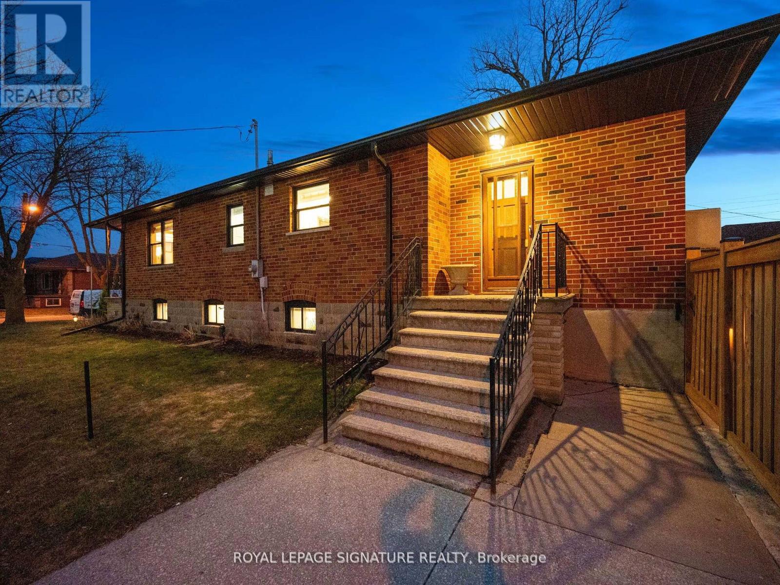 136 Schell Avenue, Toronto, Ontario  M6E 2T1 - Photo 4 - W12181367