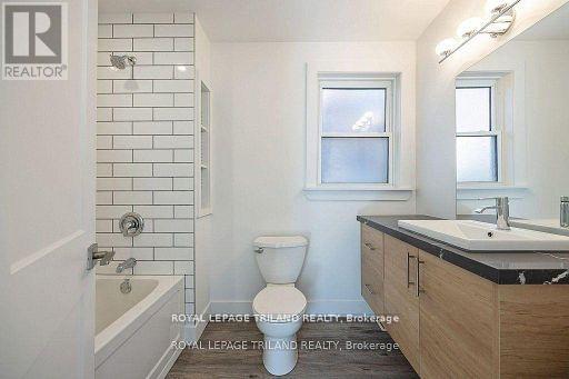 241 Ridout Street S, London South, Ontario  N6C 3Y3 - Photo 15 - X12054020