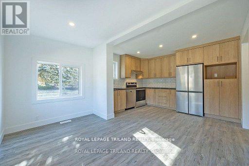 241 Ridout Street S, London South, Ontario  N6C 3Y3 - Photo 7 - X12054020
