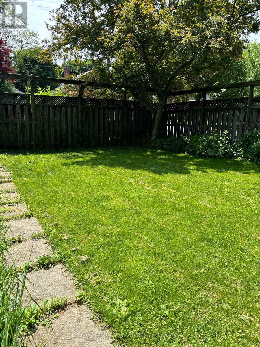 241 Ridout Street S, London South, Ontario  N6C 3Y3 - Photo 30 - X12054020
