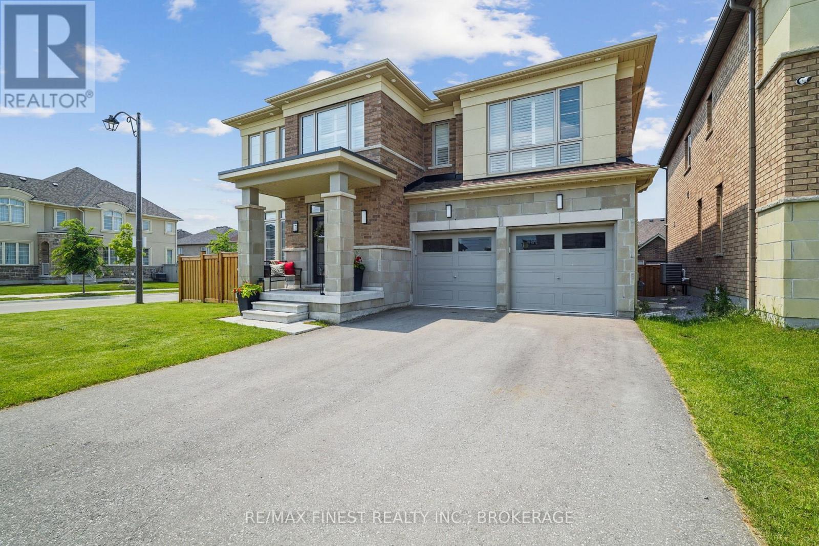 171 Frederick Pearson Street, East Gwillimbury, Ontario  L9N 0Y8 - Photo 3 - N12215973
