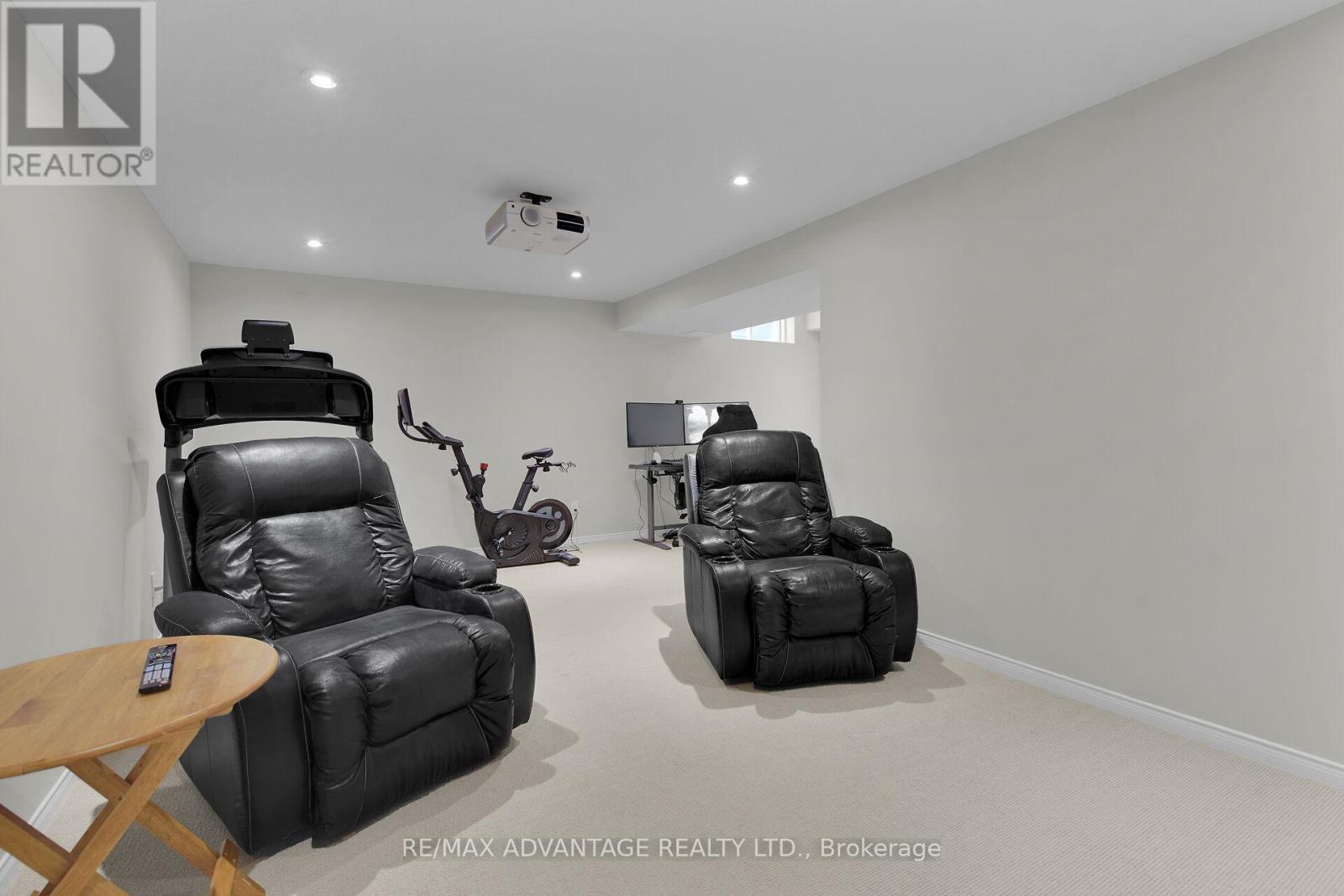 Photo 33 of 47 for 176 Rossmore Court