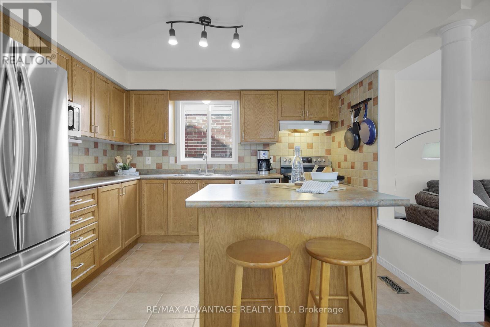 176 Rossmore Court, London South (South P), Ontario  N6C 6B9 - Photo 11 - X12215864
