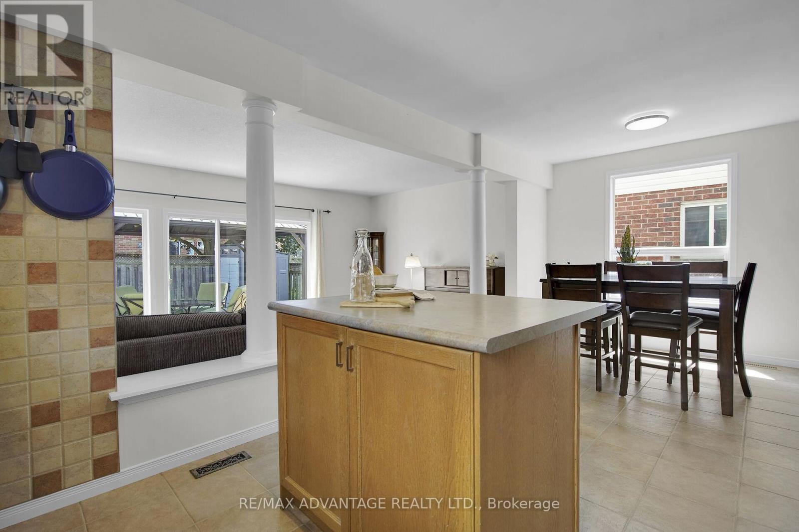 176 Rossmore Court, London South (South P), Ontario  N6C 6B9 - Photo 13 - X12215864